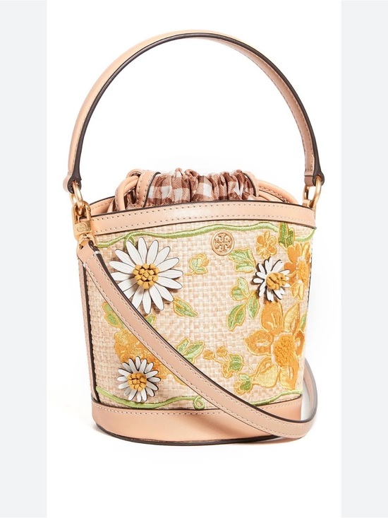 Tory Burch Handbags - Tory Burch Robinson Straw Bucket Shoulder Bag (NWT)